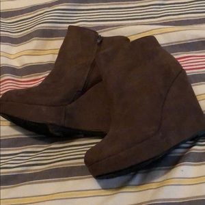 Women’s brown wedge bootie sz 7.5